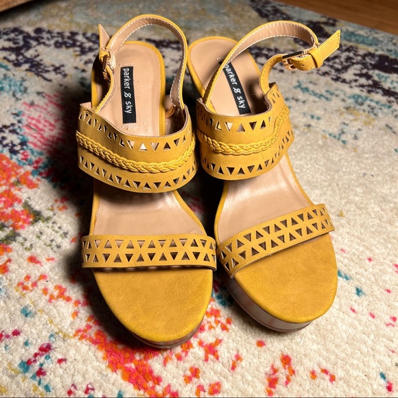 3/$30 🌻 Parker & Sky Mustard Yellow Laser Cut Wedges / Sandals, Size 6 - Picture 2 of 9